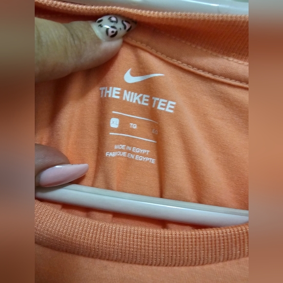 NWOT NIKE CROP TSHIRT WOMEN SIZE XL - Picture 3 of 5